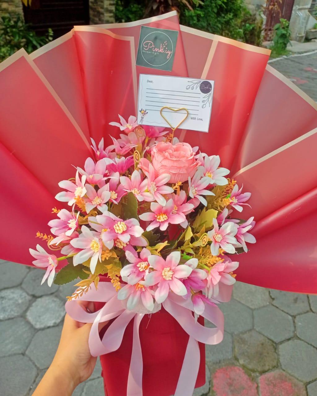 Foto sampul untuk produk Artificial Flower Bouquet "Red and Pink❤️🩷"